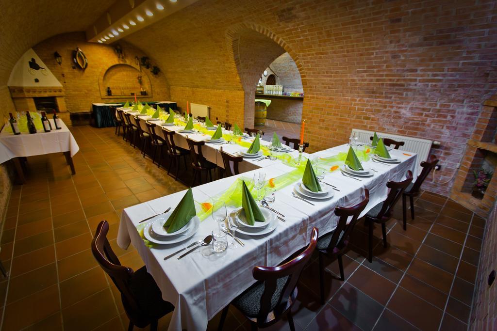 尤克劳馥退休金酒店 Kurdějov 外观 照片